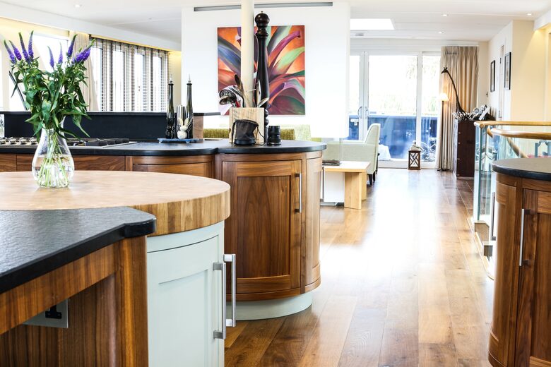 Caracoli - London, United Kingdom