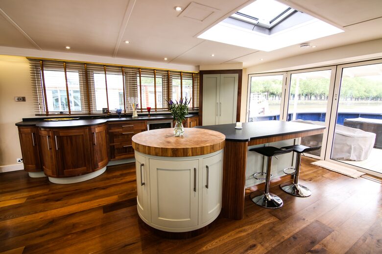 Caracoli - London, United Kingdom