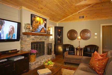 Lake Lanier Cozy Retreat - Quick Drive from Atlanta! - Dawsonville, Georgia