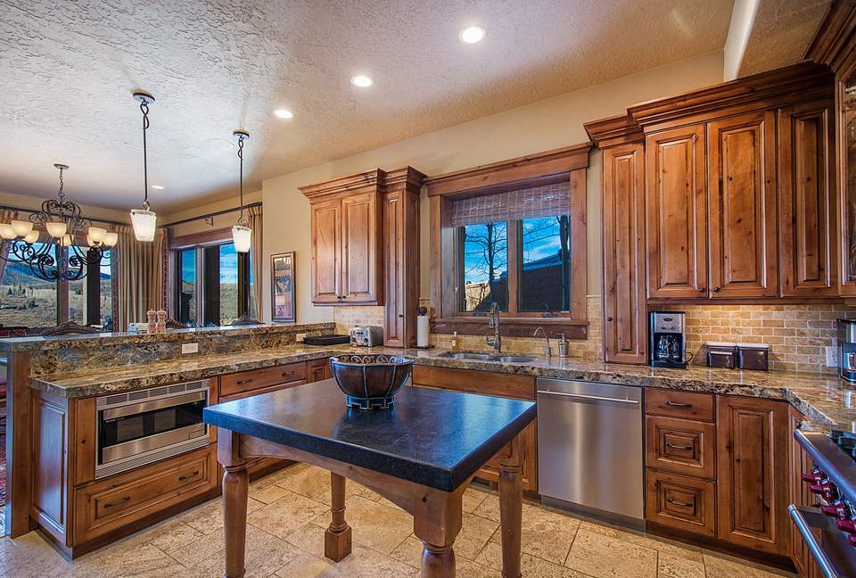 Quintess Collection - Whitetail Lodge - Park City, Utah