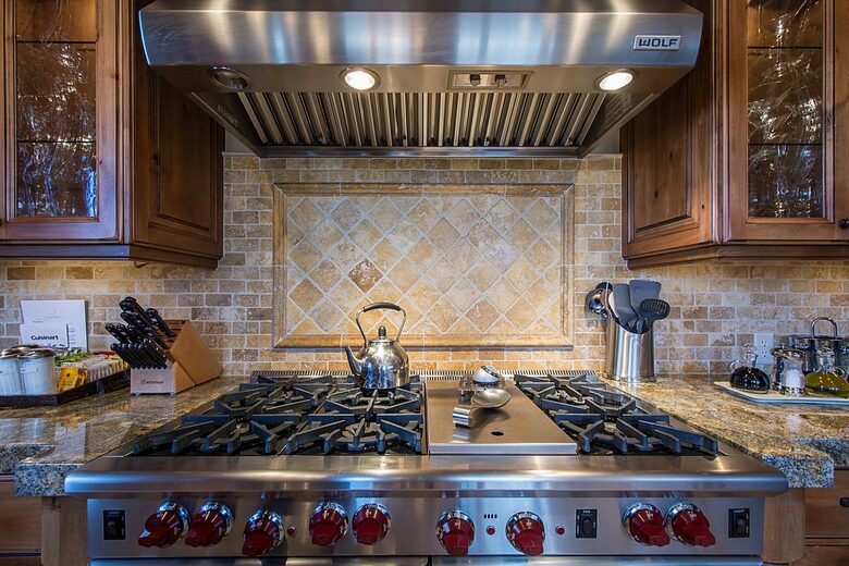 Quintess Collection - Whitetail Lodge - Park City, Utah