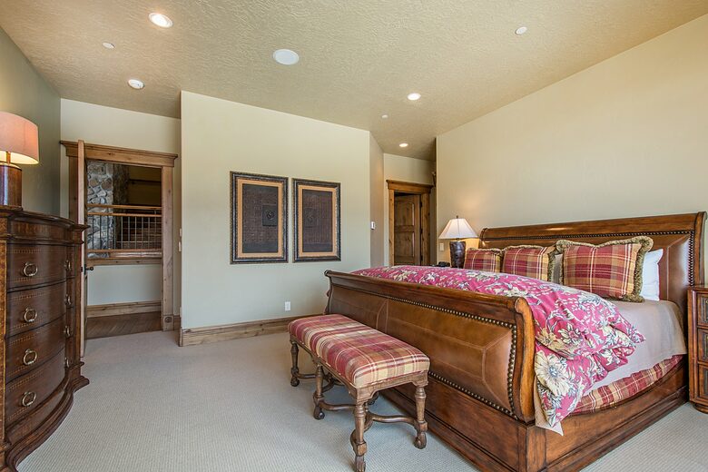 Quintess Collection - Whitetail Lodge - Park City, Utah