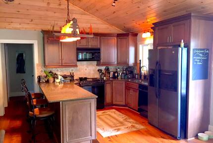 Lake Lanier Cozy Retreat - Quick Drive from Atlanta! - Dawsonville, Georgia