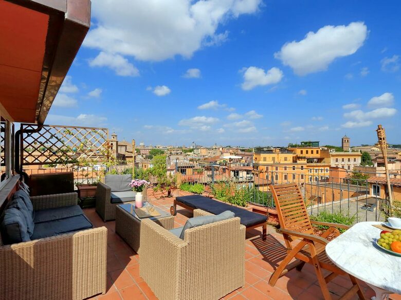 Via Garibaldi - Rome - Trastevere, Italy