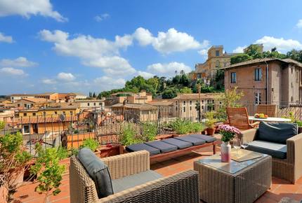 Via Garibaldi - Rome - Trastevere, Italy