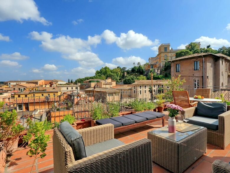 Via Garibaldi - Rome - Trastevere, Italy