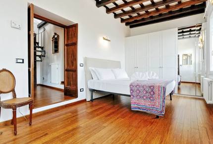 Via Garibaldi - Rome - Trastevere, Italy