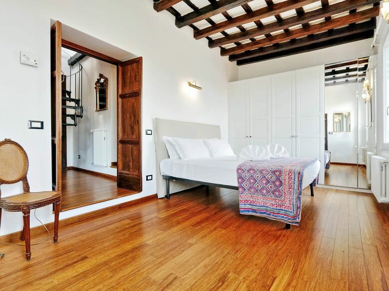 Via Garibaldi - Rome - Trastevere, Italy