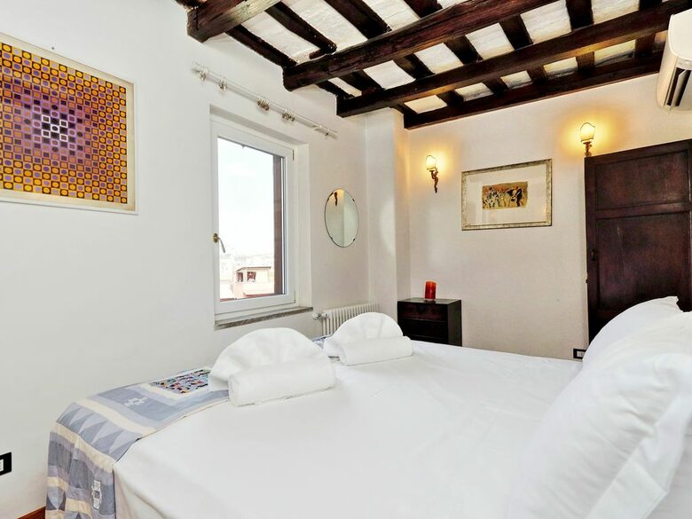 Via Garibaldi - Rome - Trastevere, Italy