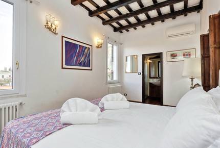 Via Garibaldi - Rome - Trastevere, Italy