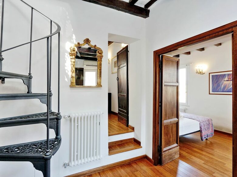 Via Garibaldi - Rome - Trastevere, Italy