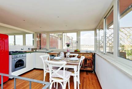 Via Garibaldi - Rome - Trastevere, Italy