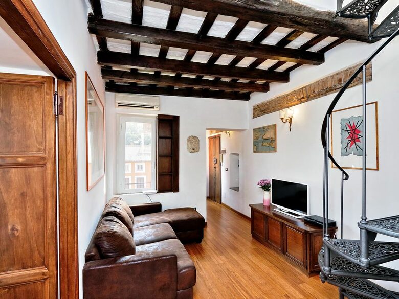 Via Garibaldi - Rome - Trastevere, Italy