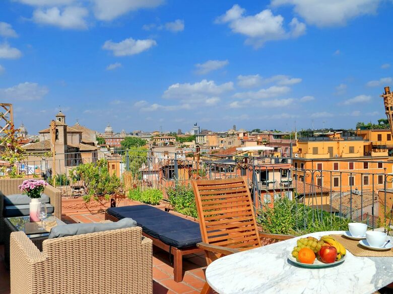 Via Garibaldi - Rome - Trastevere, Italy