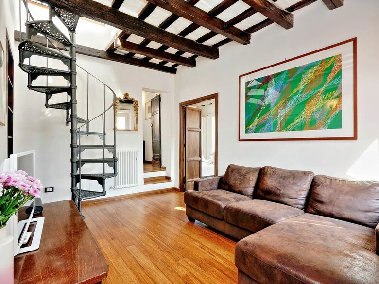 Via Garibaldi - Rome - Trastevere, Italy