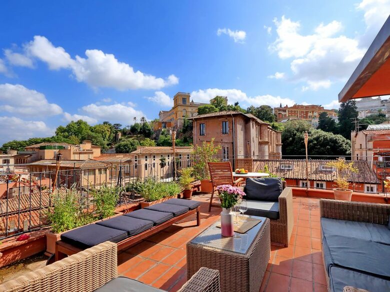 Via Garibaldi - Rome - Trastevere, Italy