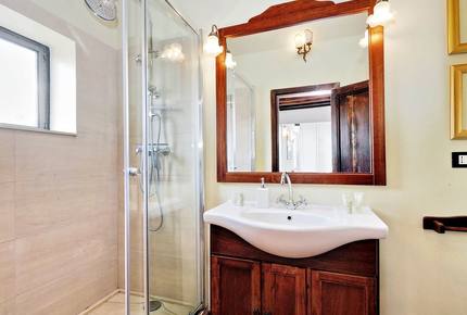 Via Garibaldi - Rome - Trastevere, Italy