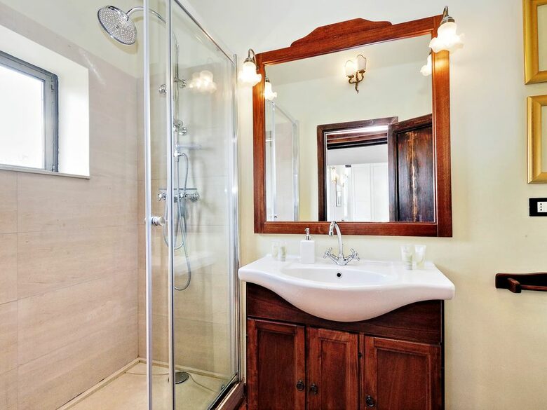 Via Garibaldi - Rome - Trastevere, Italy