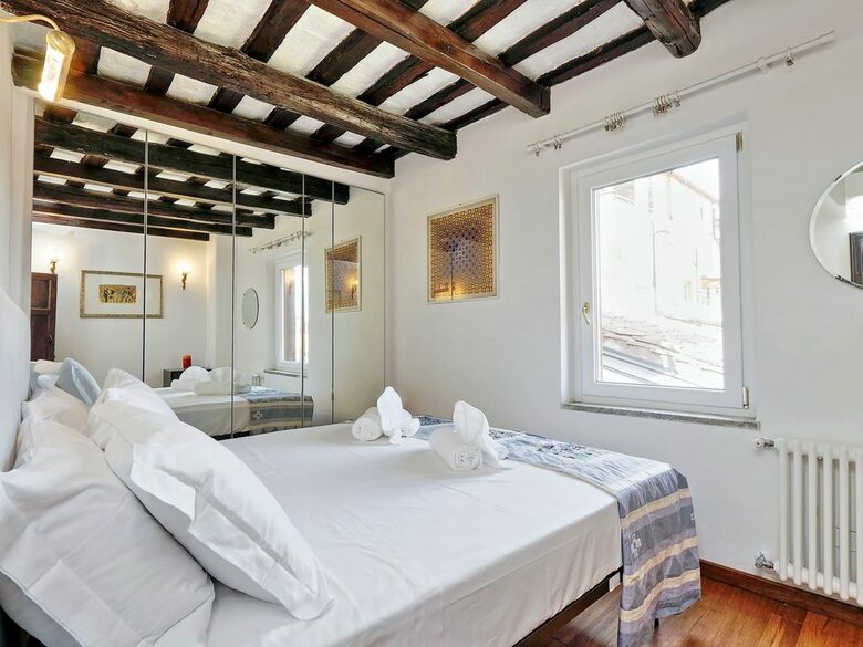 Via Garibaldi - Rome - Trastevere, Italy