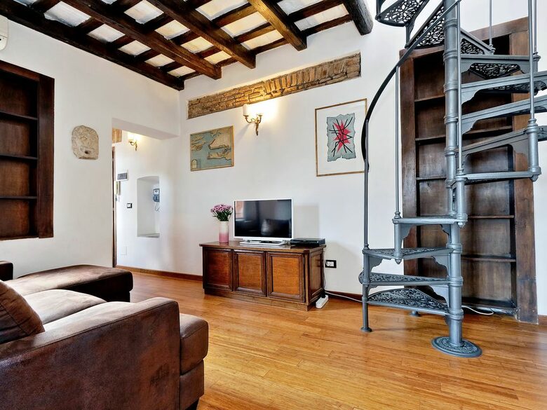 Via Garibaldi - Rome - Trastevere, Italy