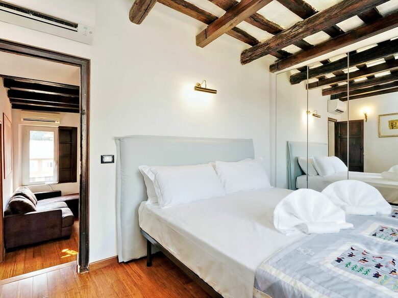 Via Garibaldi - Rome - Trastevere, Italy