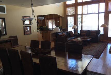 Premium Old Greenwood Home on Jack Nicklaus Golf Course -- Perfect for Ski and Summer! - Truckee, California