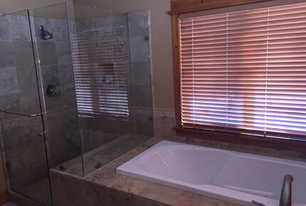 Premium Old Greenwood Home on Jack Nicklaus Golf Course -- Perfect for Ski and Summer! - Truckee, California