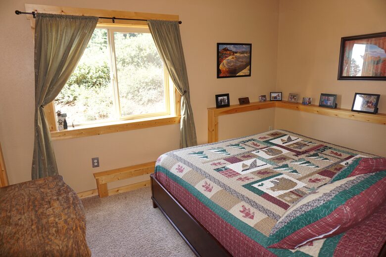 Truckee Moose Manor - Truckee, California