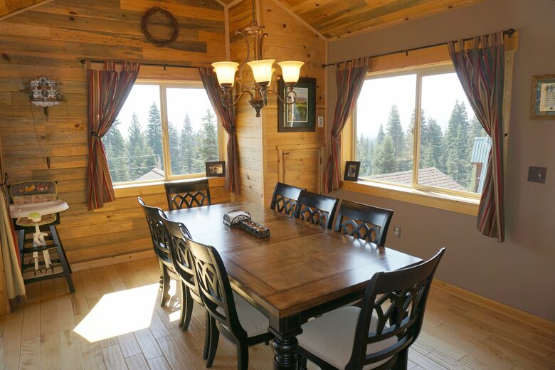 Truckee Moose Manor - Truckee, California