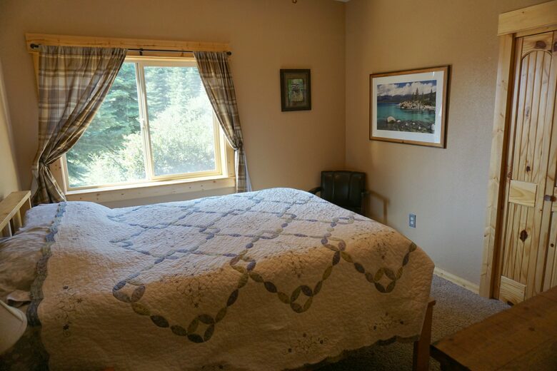 Truckee Moose Manor - Truckee, California