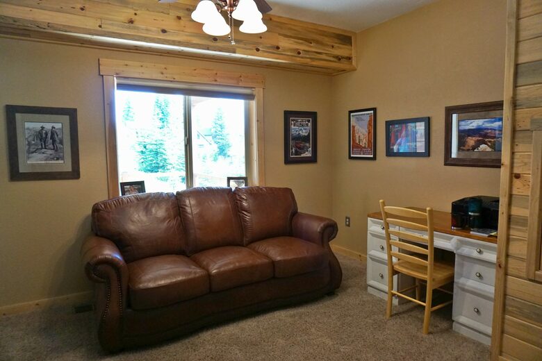 Truckee Moose Manor - Truckee, California