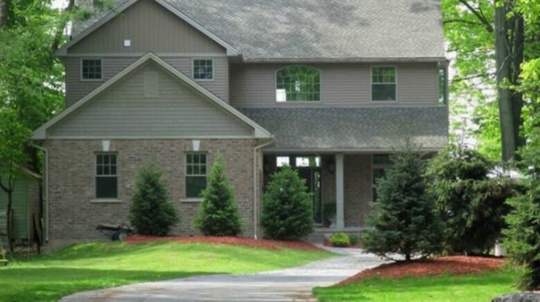 Luxury Home on the Sunny Shores of Lake Erie - PORT COLBORNE, Canada