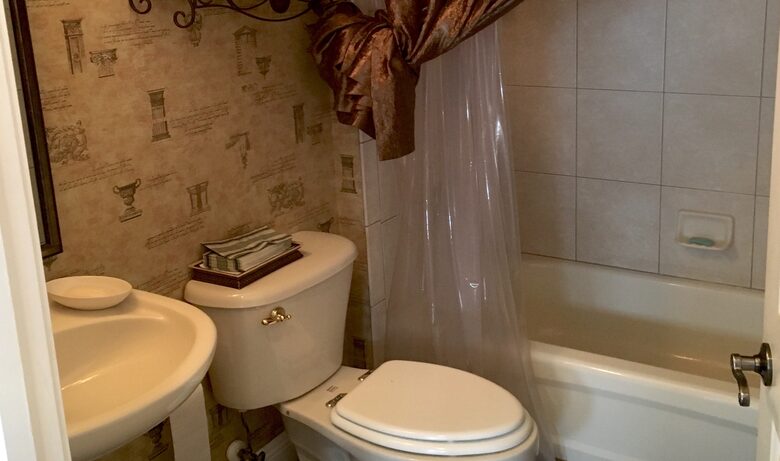 Orlando Luxury Lakefront Escape - Orlando, Florida