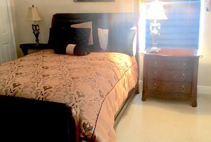 Orlando Luxury Lakefront Escape - Orlando, Florida