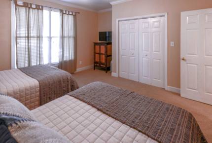 Fishtales Lakefront Lodge - Greensboro, Georgia