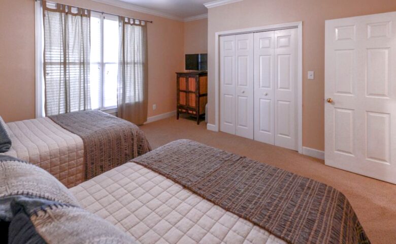 Fishtales Lakefront Lodge - Greensboro, Georgia