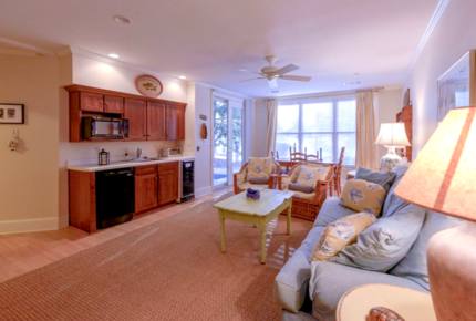 Fishtales Lakefront Lodge - Greensboro, Georgia