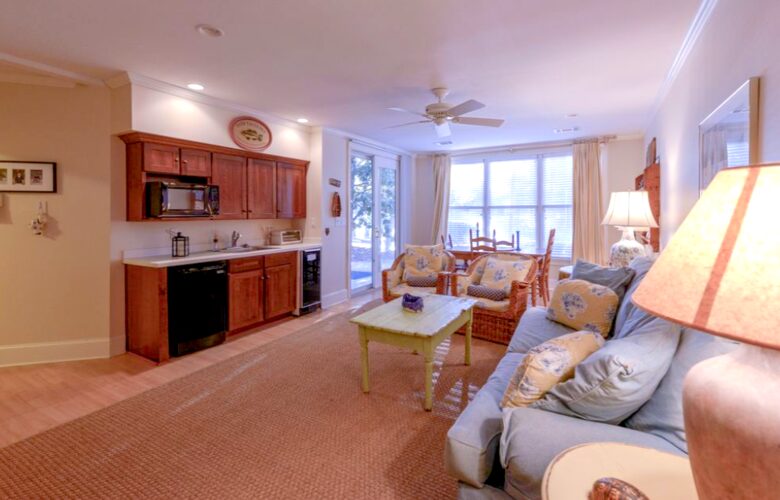 Fishtales Lakefront Lodge - Greensboro, Georgia