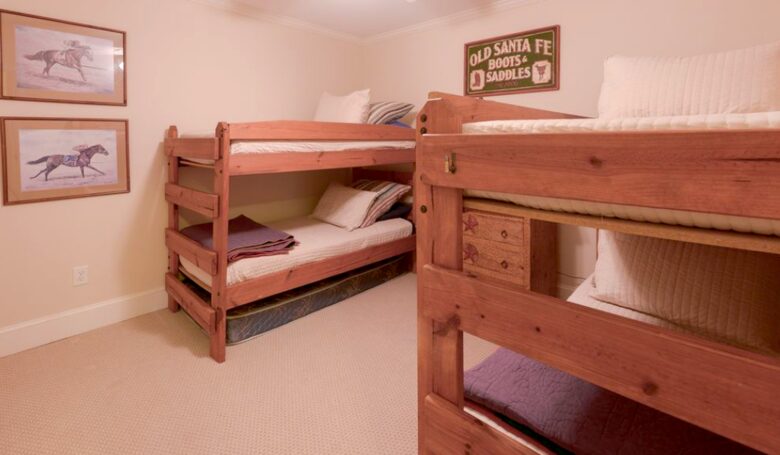 Fishtales Lakefront Lodge - Greensboro, Georgia