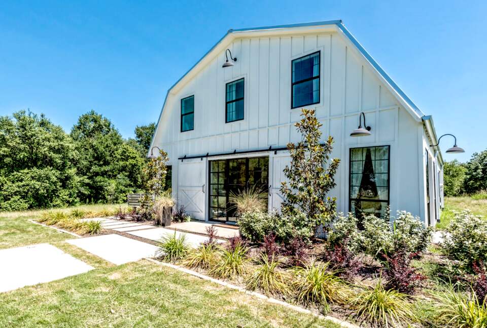 The Barndominium - As seen on HGTV's "Fixer Upper!" - Lacy-Lakeview, Texas