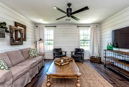 The Barndominium - As seen on HGTV's "Fixer Upper!" - Lacy-Lakeview, Texas