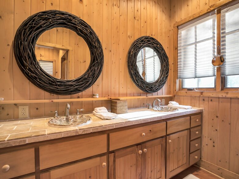 Clifftops Bluff Cabin - Monteagle, Tennessee