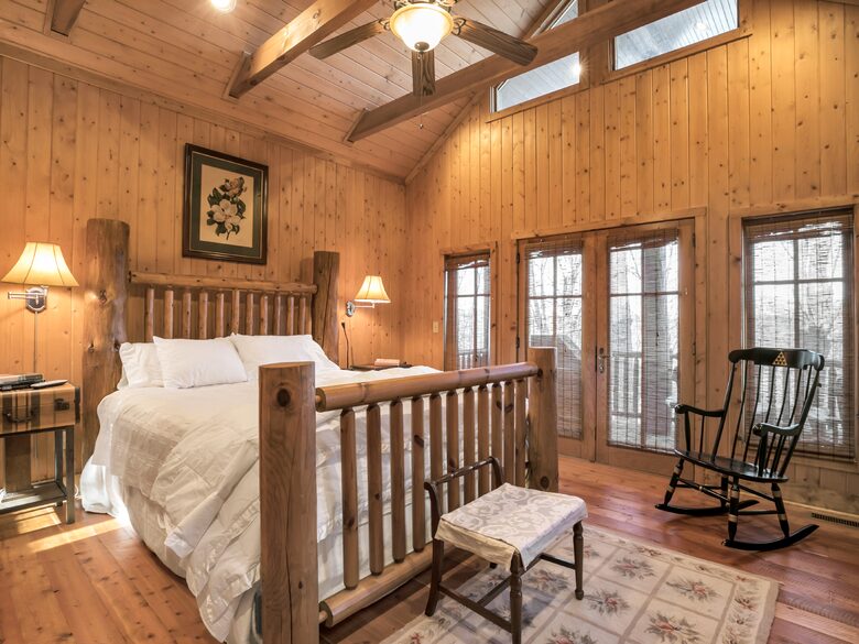 Clifftops Bluff Cabin - Monteagle, Tennessee