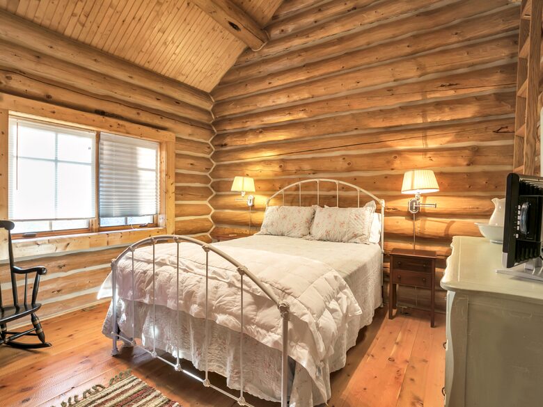 Clifftops Bluff Cabin - Monteagle, Tennessee