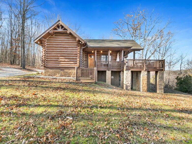 Clifftops Bluff Cabin - Monteagle, Tennessee