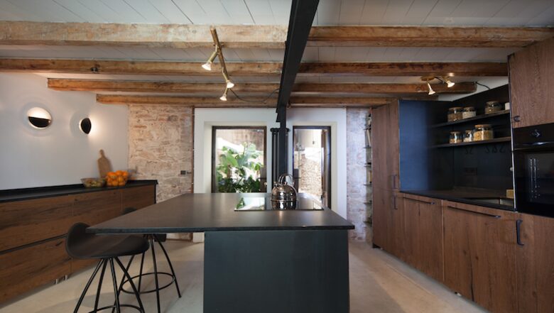 Stylish Apartment in Central Barcelona - Barcelona, Spain