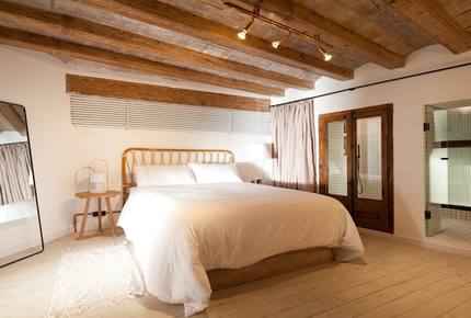 Stylish Apartment in Central Barcelona - Barcelona, Spain