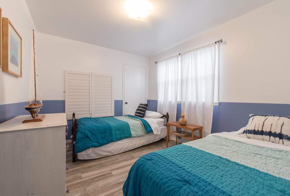 The Original Ventura Beach Cottage - Ventura, California