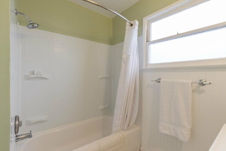 The Original Ventura Beach Cottage - Ventura, California