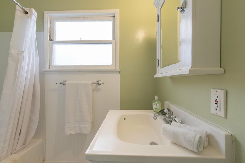 The Original Ventura Beach Cottage - Ventura, California